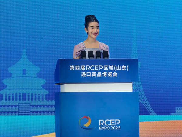 柬埔寨珍娜公主出席RCEP博览会开幕式_600.jpg